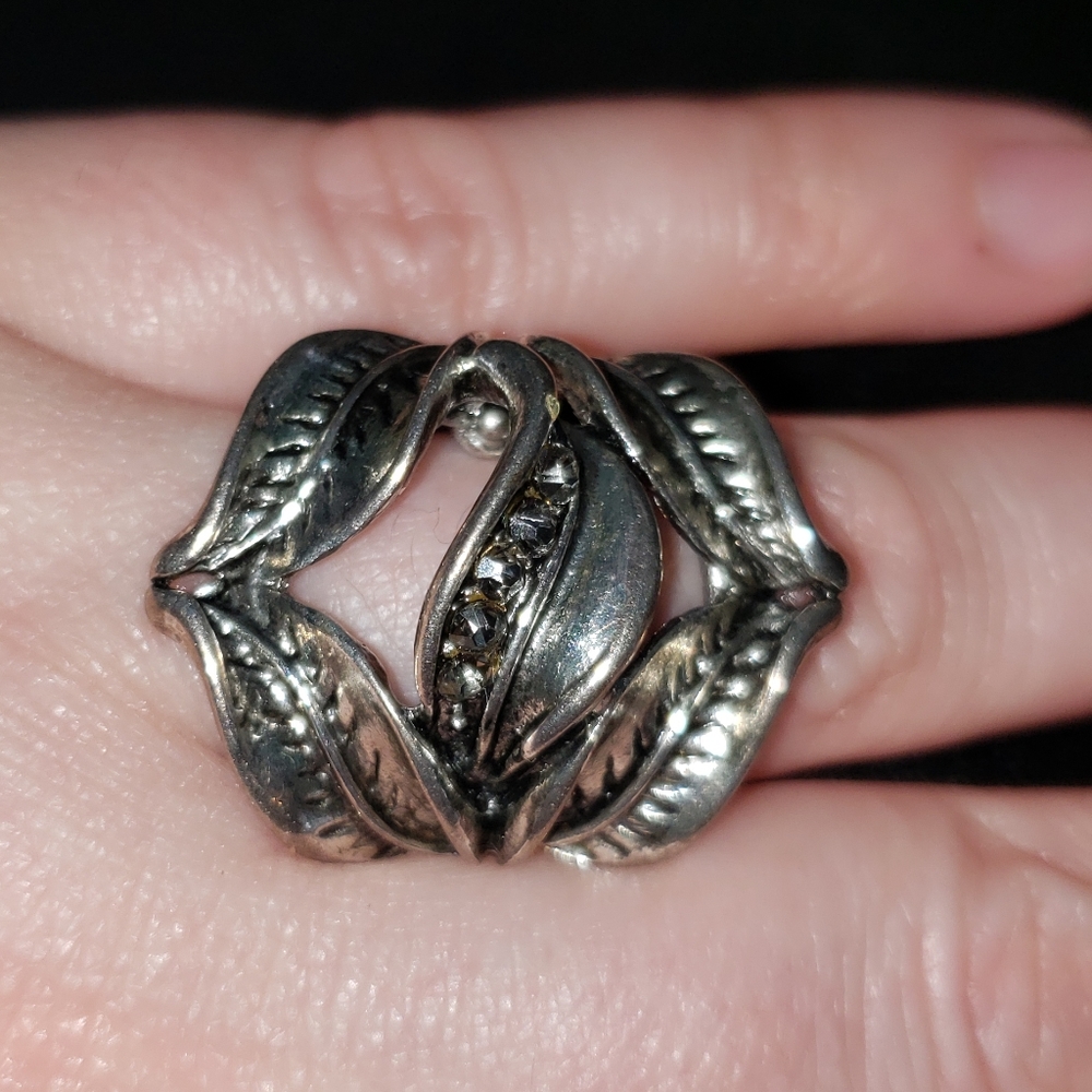 2/$20 Silver leaf ring with stones adjustable band - Picture 3 of 8
